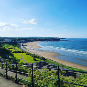 La Baia Hotel - Sea Views Over North Bay - Free Parking - Room Only, Scarborough